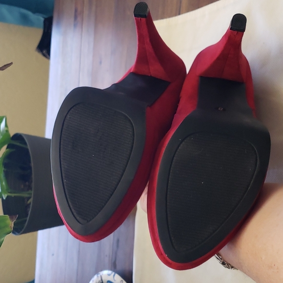 Red platform bootie with ankle strap - Picture 6 of 6